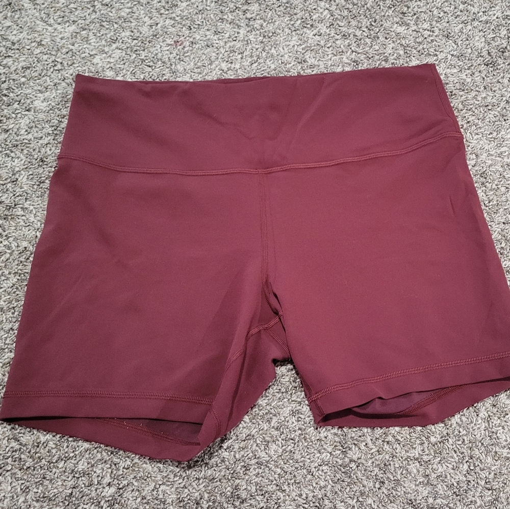 VGUC Lululemom HR Wunder Train 6" Shorts